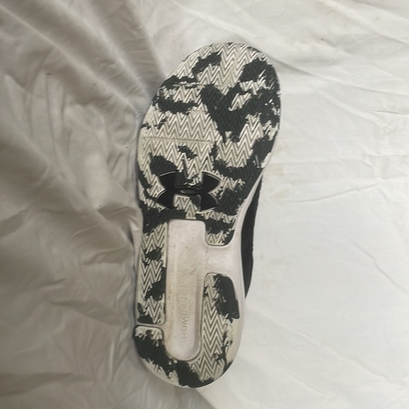 Black basketball shoes - Picture 8 of 9